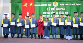 Đ&agrave;o tạo nghề đ&aacute;p ứng nhu cầu x&atilde; hội, doanh nghiệp