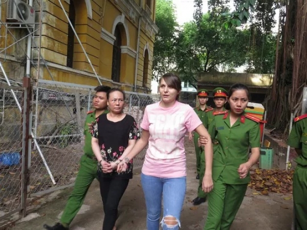 Chân dung &quot;hotgirl&quot; người Nga tổ chức sextour ở Việt Nam