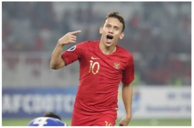 Đương kim v&ocirc; địch Th&aacute;i Lan gục ng&atilde;, s&acirc;n cỏ SEA Games r&uacute;ng động