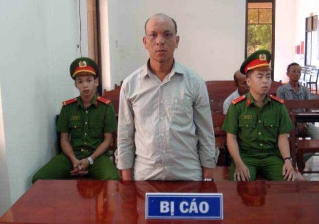 Điều khiển xe g&acirc;y tai nạn chết người l&atilde;nh &aacute;n t&ugrave;