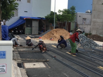 TP.HCM: C&oacute; kh&ocirc;ng việc 'chiếm kh&ocirc;ng' đất của d&acirc;n để ph&acirc;n l&ocirc; b&aacute;n nền?