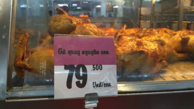 Si&ecirc;u thị b&aacute;n g&agrave; dai H&agrave;n Quốc gi&aacute; rẻ v&igrave; "nhu cầu thị trường"