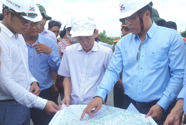 Sẵn s&agrave;ng cho ng&agrave;y kh&aacute;nh th&agrave;nh cầu V&agrave;m Cống