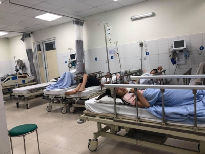 20 người nhập viện sau khi ăn tiệc Tất niên tại nhà hàng