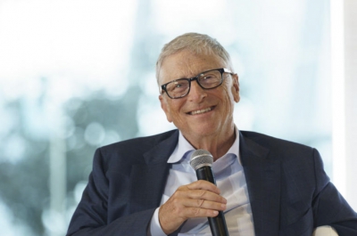 Tỉ phú Bill Gates làm từ thiện 200 tỉ USD, công kích tỉ phú Elon Musk