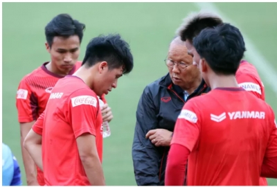 Chấn thương của Trần Đ&igrave;nh Trọng c&oacute; th&aacute;ch thức sự ki&ecirc;n nhẫn của HLV Park Hang-seo?