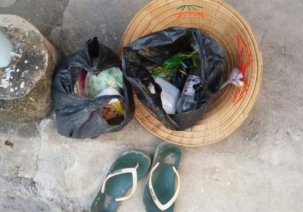 Cụ b&agrave; b&aacute;n v&eacute; số đi từ Vĩnh Long l&ecirc;n cầu Cần Thơ tự vẫn