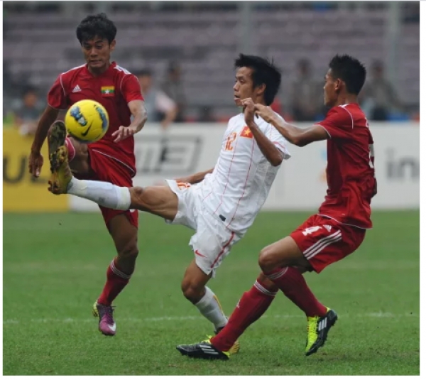 Văn Quyết từng từ chối lời mời của c&aacute;c CLB Ch&acirc;u &Acirc;u để ở lại H&agrave; Nội