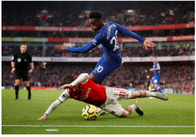 Huyền thoại Arsenal n&oacute;i g&igrave; sau thất bại của "Ph&aacute;o thủ" trước Chelsea?