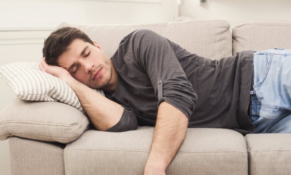 Ngủ trưa quá 30 phút, coi chừng 3 hậu quả đáng sợ và khó ngờ