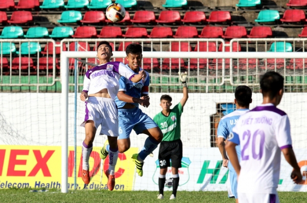 Giải U21 quốc gia: S&acirc;n chơi im ắng v&agrave; vắng kh&aacute;n giả