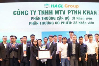 Nữ nh&acirc;n vi&ecirc;n được bầu Đức thưởng căn hộ kể l&yacute; do ở lại HAGL l&uacute;c kh&oacute; khăn nhất