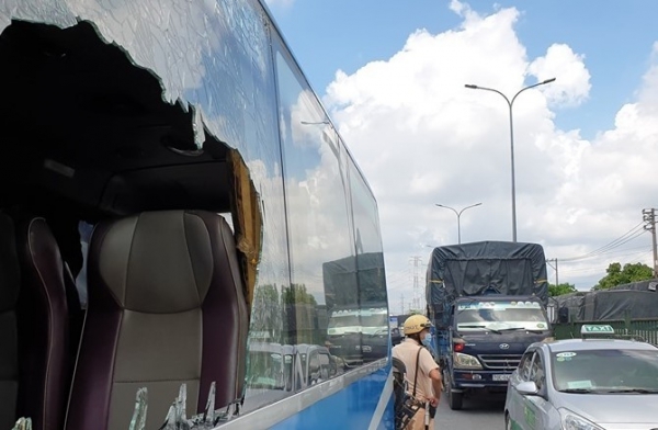 Tai nạn li&ecirc;n ho&agrave;n tại TP Hồ Ch&iacute; Minh, nhiều phương tiện hư hỏng nặng