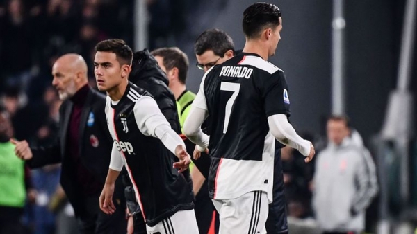 Juventus dậy s&oacute;ng: To&agrave;n đội 'đ&ograve;i' Ronaldo xin lỗi v&igrave; tự &yacute; bỏ về