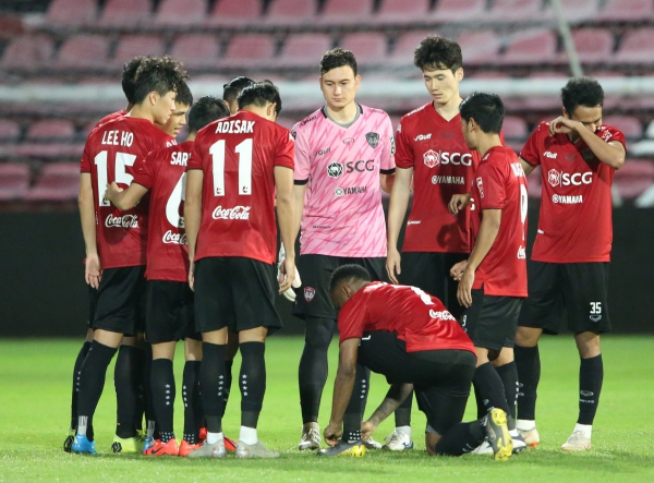 Muangthong United muốn b&aacute;n thủ m&ocirc;n Đặng Văn L&acirc;m