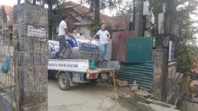 Cho&aacute;ng với gi&aacute; 500.000 đồng/m3 nước sinh hoạt ở Sa Pa, lo "vỡ trận" dịp nghỉ lễ