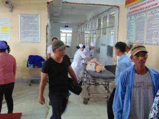 Kẻ nghi ng&aacute;o đ&aacute; truy s&aacute;t kinh ho&agrave;ng khiến 11 người thương vong