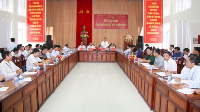 Bỏ phiếu k&iacute;n xử l&yacute; vụ xe biển xanh Hậu Giang đi dự tiệc ở Cần Thơ