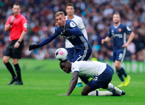 Tottenham được bẻ c&ograve;i giải cứu, VAR "xin lỗi" người h&acirc;m mộ Anh