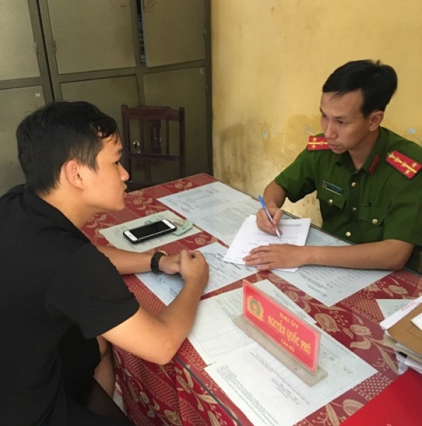 Huế: T&igrave;m người bỏ qu&ecirc;n số tiền lớn tại c&acirc;y ATM