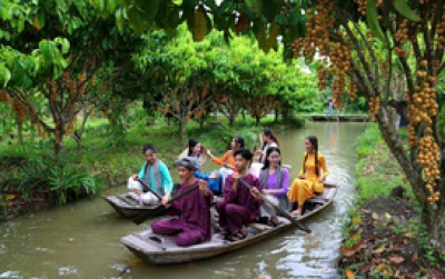 Du lịch miền Tây: Đông khách nhưng… không vui lắm!