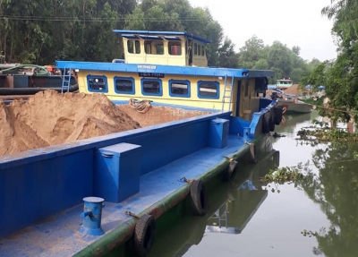 H&agrave;ng chục s&agrave; lan &ldquo;kẹt cứng&rdquo; nhiều ng&agrave;y liền trong v&ugrave;ng Đồng Th&aacute;p Mười