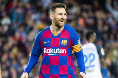 Những pha đ&aacute; phạt thần sầu khiến thủ m&ocirc;n kh&ocirc;ng thể cản ph&aacute;