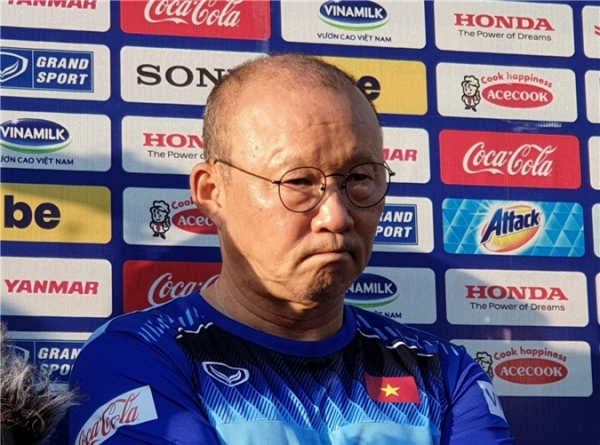 HLV Park Hang-seo: "&Ocirc;ng Nishino n&ecirc;n xem lại bản th&acirc;n trước khi đ&aacute;nh gi&aacute; người kh&aacute;c"