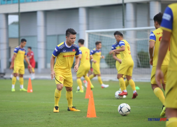 BLV Quang Huy: Gặp UAE trước sẽ l&agrave; thuận lợi cho ĐT Việt Nam