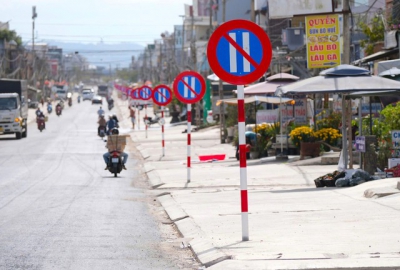 Tháo 22 biển cấm đậu xe trên 1 km Quốc lộ 27