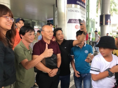 Thầy Park Hang-seo đi t&igrave;m Phan Văn Đức mới