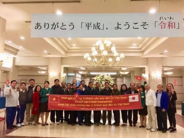 Trịnh Sướng k&yacute; hợp đồng cho đo&agrave;n c&aacute;n bộ S&oacute;c Trăng đi Nhật?