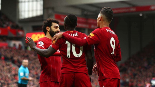 N&Oacute;NG: Ngoại hạng Anh ch&iacute;nh thức được ph&eacute;p quay trở lại