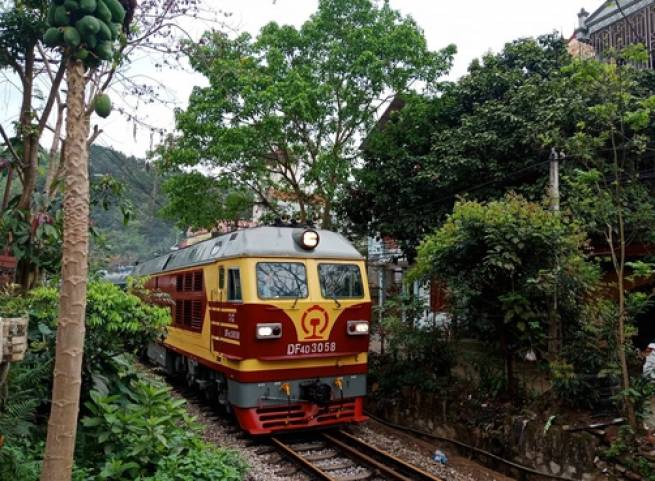 Cận cảnh t&agrave;u bọc th&eacute;p đến ga Đồng Đăng đưa Chủ tịch Kim Jong-un về nước