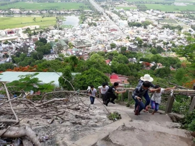 Ch&iacute;nh thức dẹp bỏ trạm "BOT" đường l&ecirc;n đỉnh n&uacute;i Sam