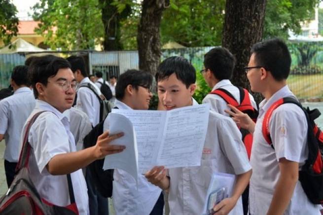 Ng&agrave;y đầu thi THPT quốc gia: Đề mở, băn khoăn đ&aacute;p &aacute;n