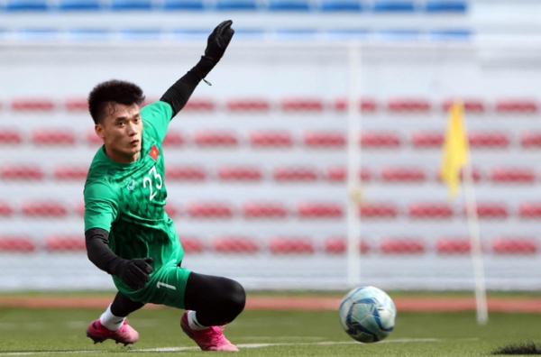 Từ chối nhận x&eacute;t b&agrave;n thua của Văn Toản, B&ugrave;i Tiến Dũng th&aacute;ch đấu Indonesia