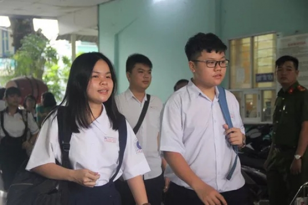 Sai sót đề thi tiếng Anh lớp 10: Trả lời &quot;your&quot; hay &quot;young&quot; đều đúng