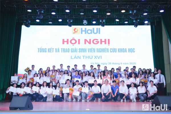Sinh vi&ecirc;n HaUI chinh phục s&acirc;n chơi khoa học quốc tế