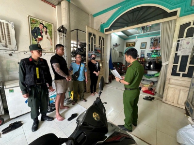 Vụ chặn xe khiến bé trai 2 tuổi bị thương gây phẫn nộ: Một đối tượng có tiền án về tội giết người
