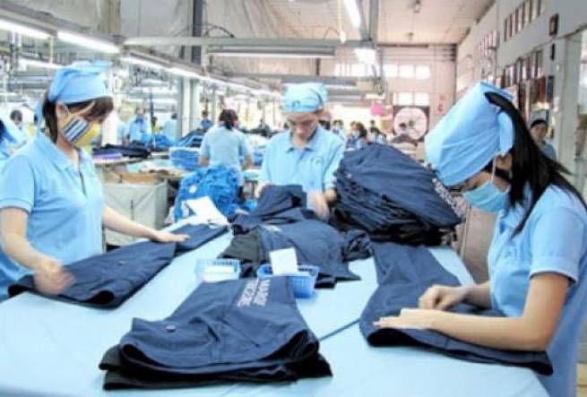 Xuất khẩu dệt may &lsquo;bay hơi&rsquo; hơn 2 tỷ USD v&igrave; dịch COVID-19