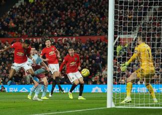 Mất điểm ngỡ ng&agrave;ng s&acirc;n nh&agrave;, Man United ng&agrave;y c&agrave;ng xa Top 4