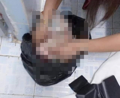 B&agrave;ng ho&agrave;ng thấy thi thể b&eacute; sơ sinh trong nh&agrave; vệ sinh