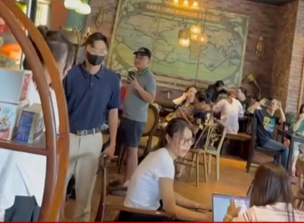 “Tổng tài” đến xin lỗi người bị đánh không được chấp nhận: Tôi rất buồn chán, hối hận