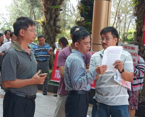 Hơn 15 năm kh&ocirc;ng được giao đất, d&acirc;n v&acirc;y trụ sở DIC Corp