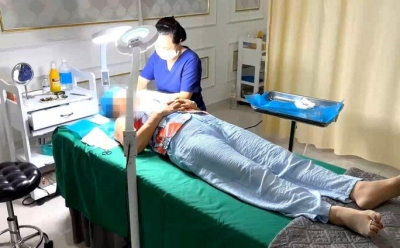 Cơ sở thẩm mỹ để nhân viên lao công phẫu thuật căng da mặt cho khách