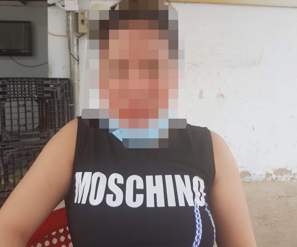 Một c&ocirc;ng an vi&ecirc;n bị tố cưỡng bức t&igrave;nh dục nữ tiếp vi&ecirc;n qu&aacute;n c&agrave; ph&ecirc;