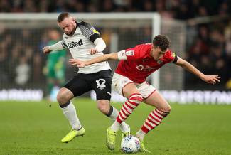 Wayne Rooney t&aacute;i xuất, s&acirc;n cỏ Hạng nhất nước Anh n&aacute;o động
