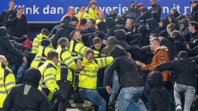 Văn Hậu v&agrave; đồng đội nhận tin xấu từ CĐV nh&agrave;