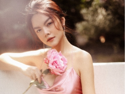 Rũ bỏ hình ảnh buồn bã, Phạm Quỳnh Anh khoe nhan sắc &quot;nàng tiên hoa&quot; đón xuân